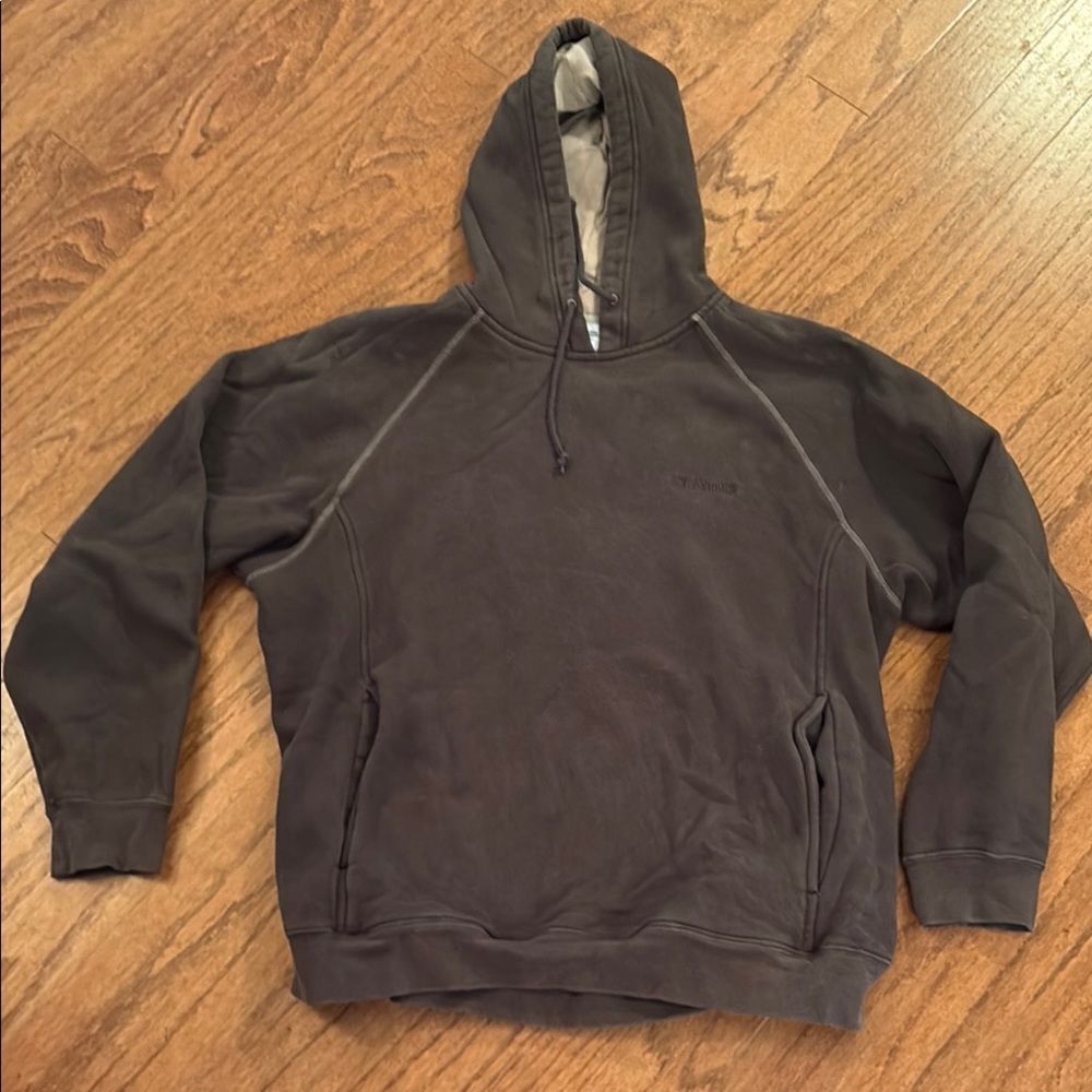 Columbia hoodie, very thick size extra large, pockets in the front